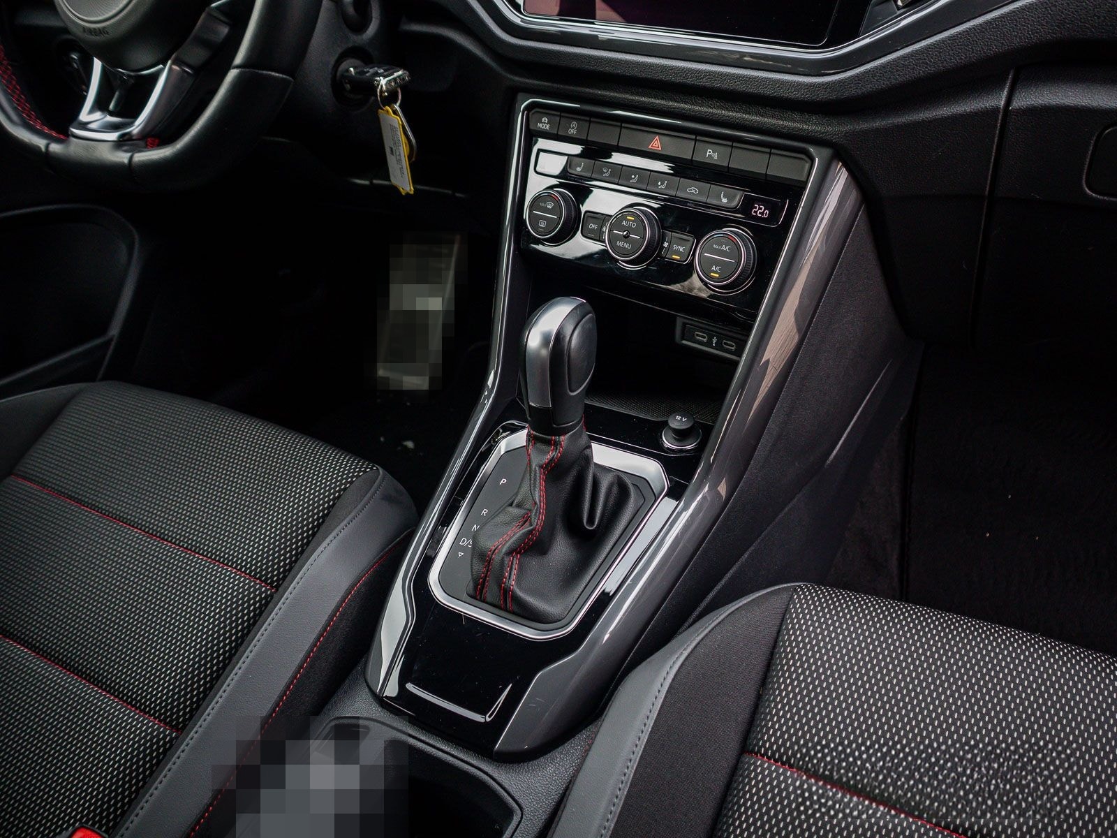 Volkswagen T-ROC Sport 1.5 TSI LED Navi ParkPilot RearView foto 17