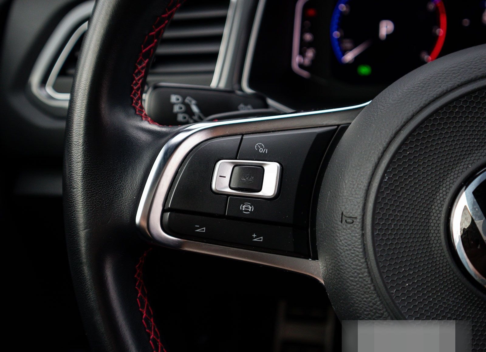 Volkswagen T-ROC Sport 1.5 TSI LED Navi ParkPilot RearView foto 19