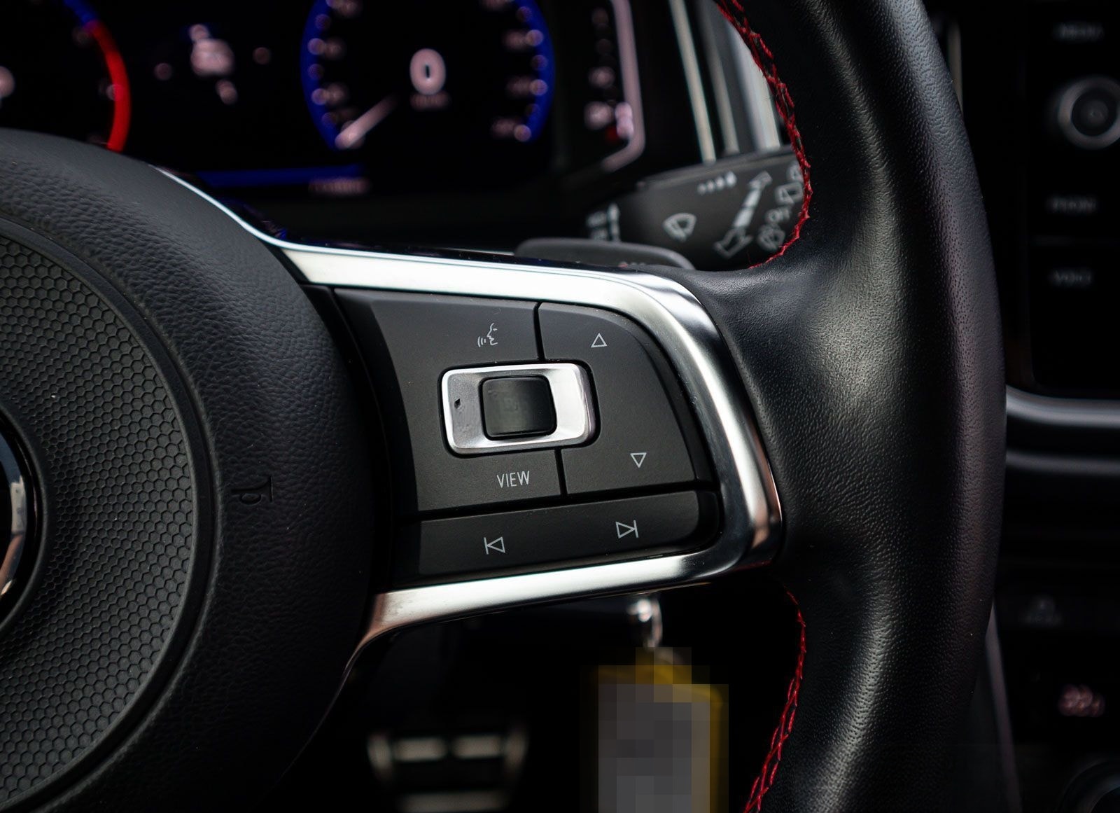 Volkswagen T-ROC Sport 1.5 TSI LED Navi ParkPilot RearView foto 22