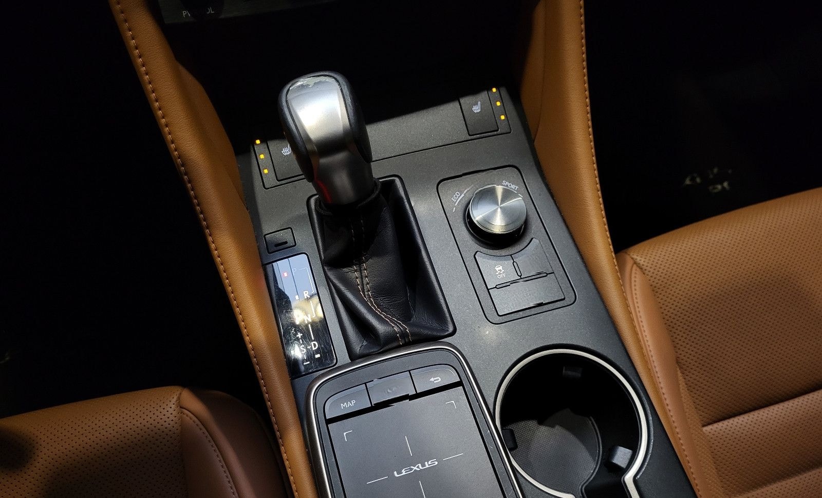 Lexus RC 300h *TOP Ausstattung* foto 10