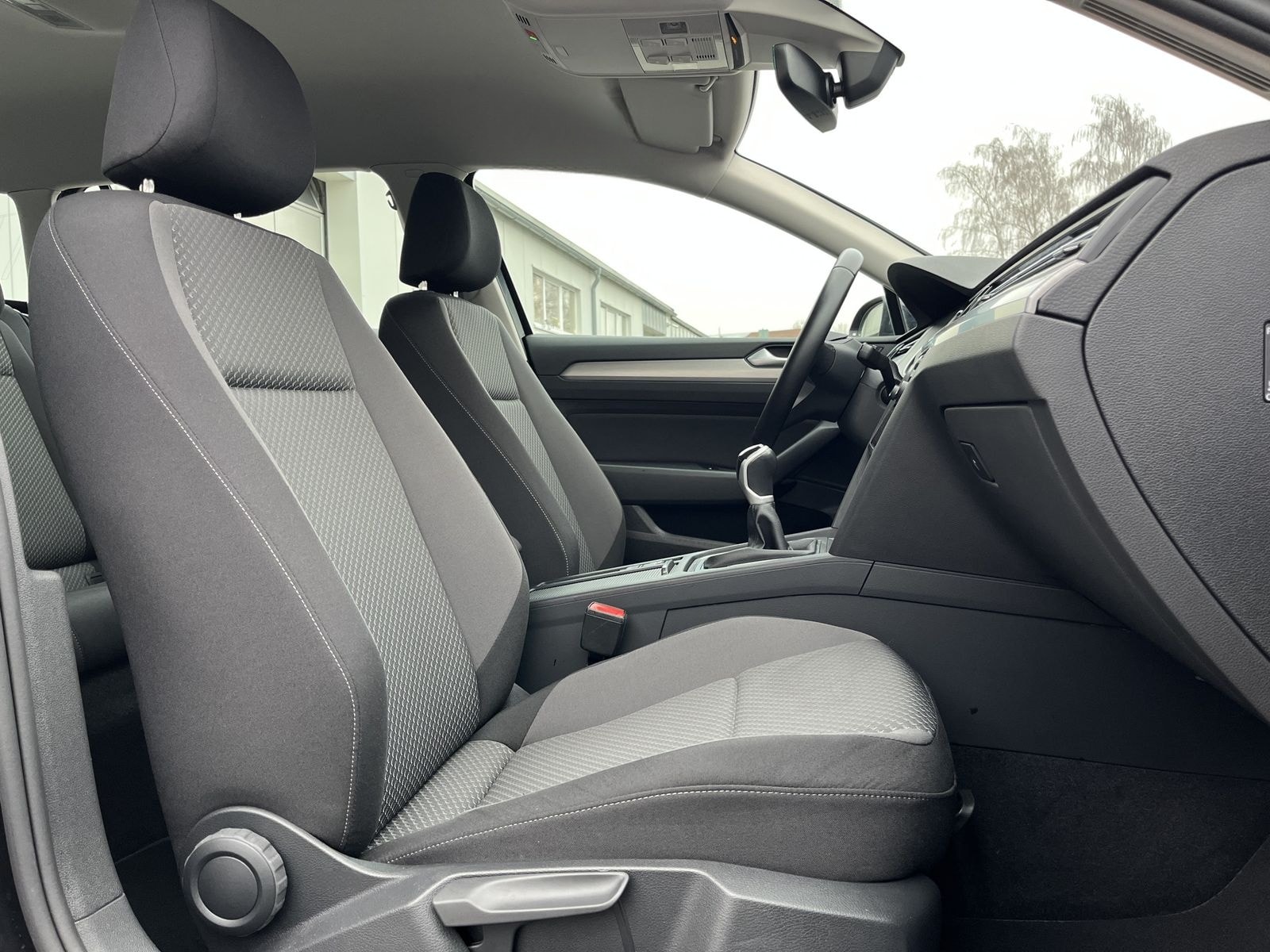 Volkswagen Passat Variant 2.0 TDI R-Line Optik 135€ m.20% A foto 13