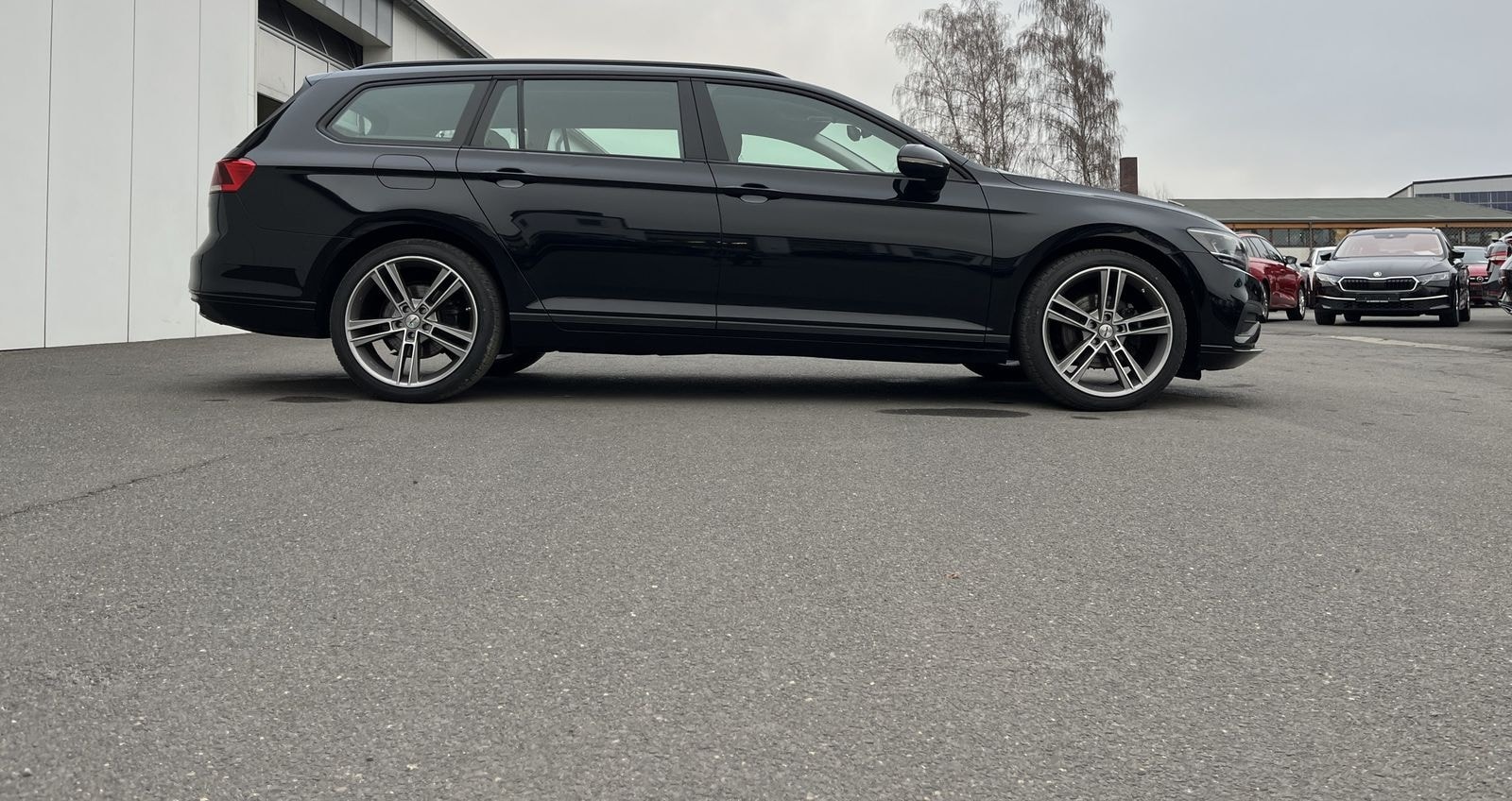 Volkswagen Passat Variant 2.0 TDI R-Line Optik 135€ m.20% A foto 4