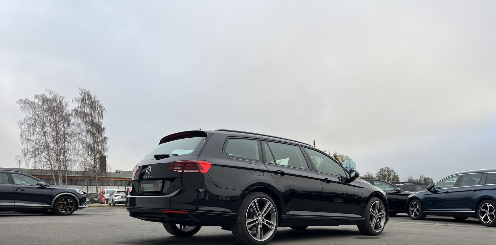 Volkswagen Passat Variant 2.0 TDI R-Line Optik 135€ m.20% A foto 6