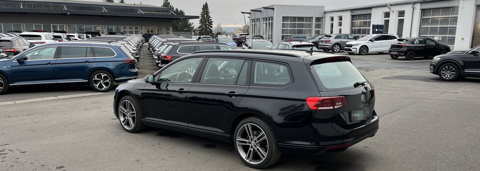 Volkswagen Passat Variant 2.0 TDI R-Line Optik 135€ m.20% A foto 9