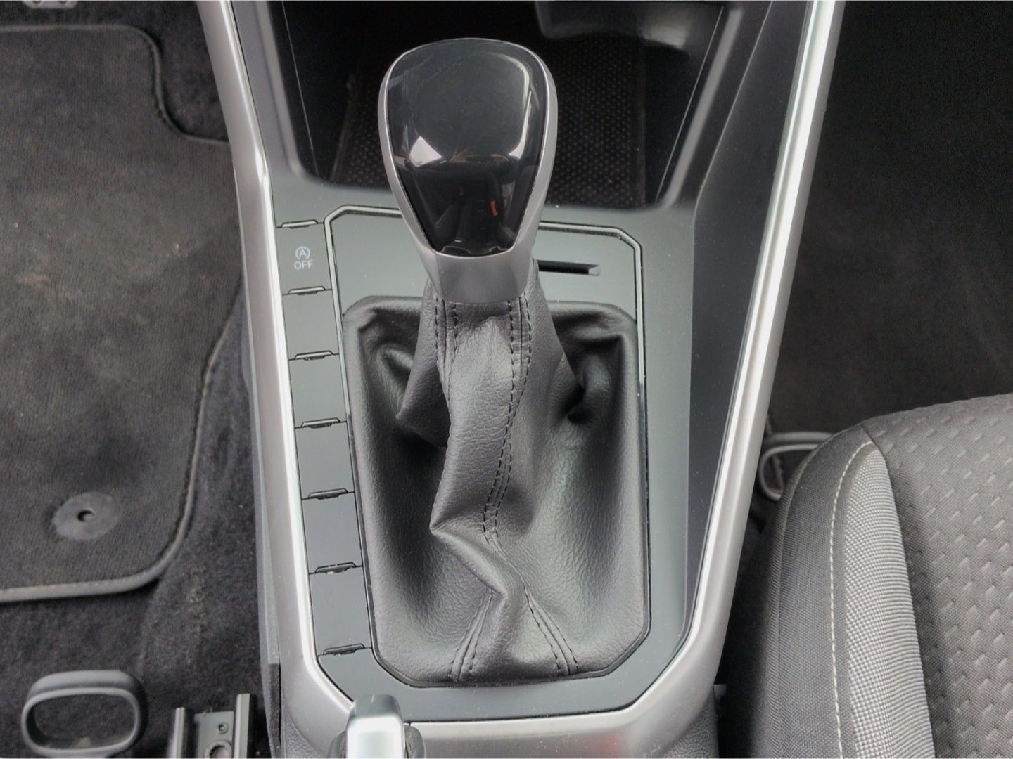 Volkswagen Taigo Life 1.0TSI*AHK Navi LED digCock R-Kam SHZ foto 11