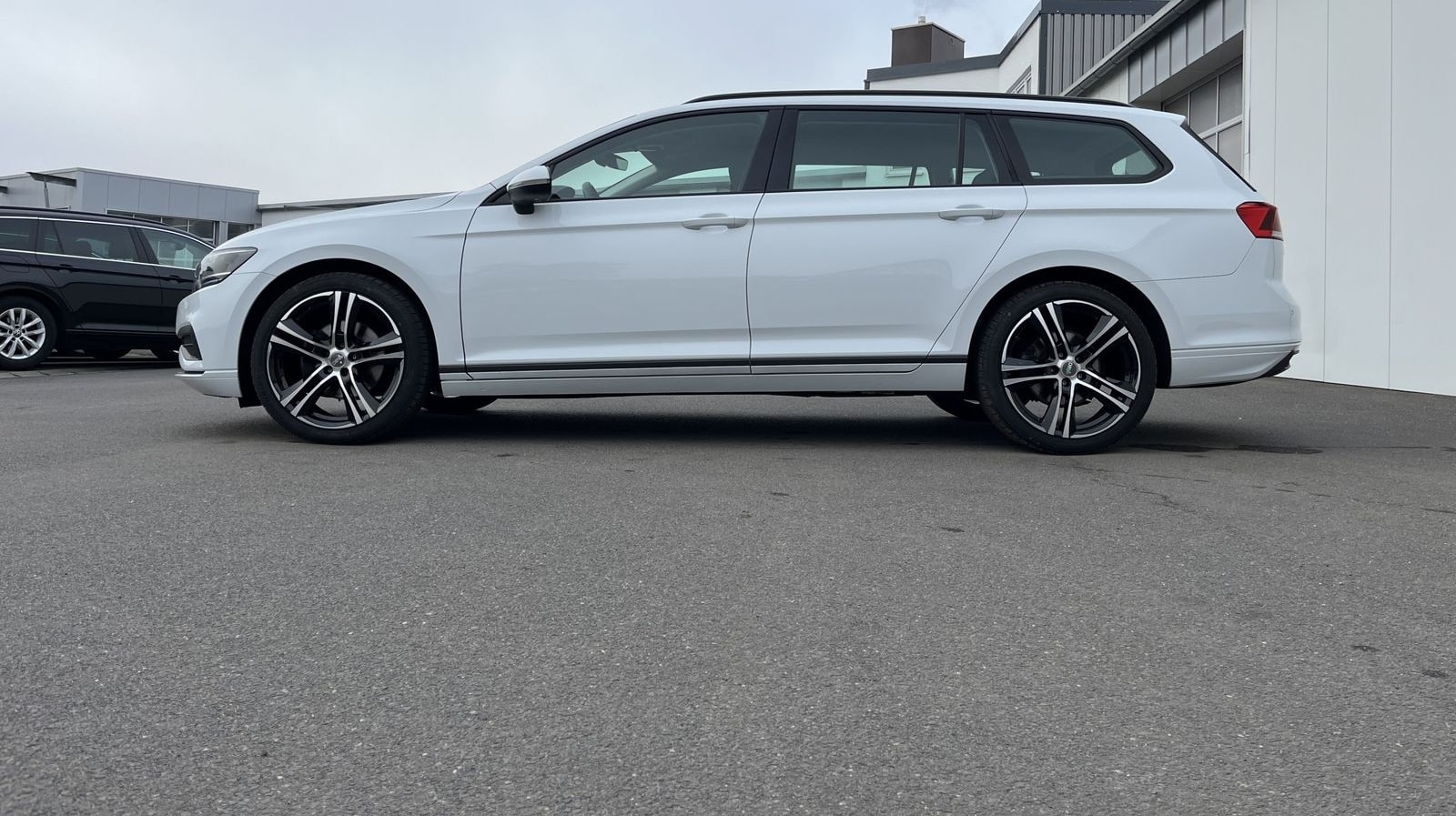 Volkswagen Passat Variant 2.0 TDI Conceptline R-Line Optik  foto 2