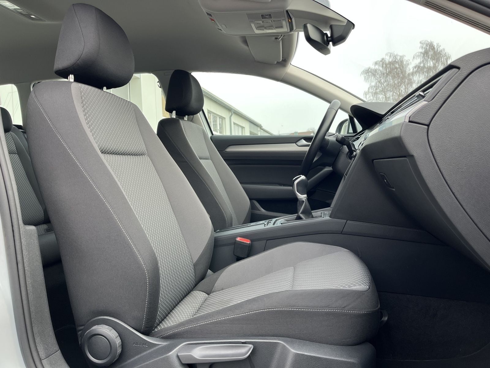 Volkswagen Passat Variant 2.0 TDI Conceptline R-Line Optik  foto 13