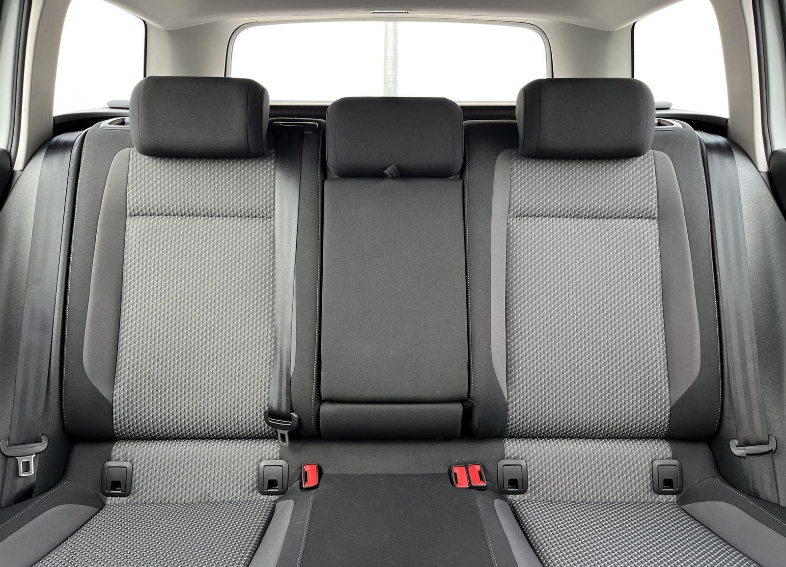 Volkswagen Passat Variant 2.0 TDI Conceptline R-Line Optik  foto 16