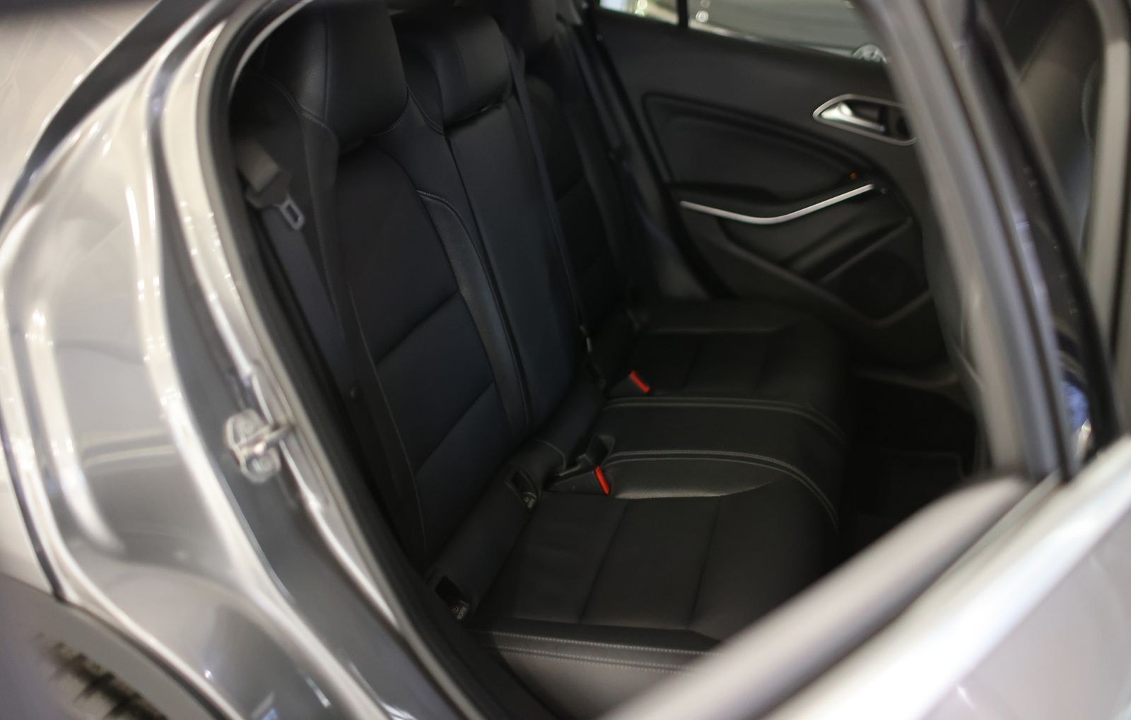 Mercedes-Benz GLA 250 AMG-LINE DISTRONIC / 360°-KAMERA foto 13