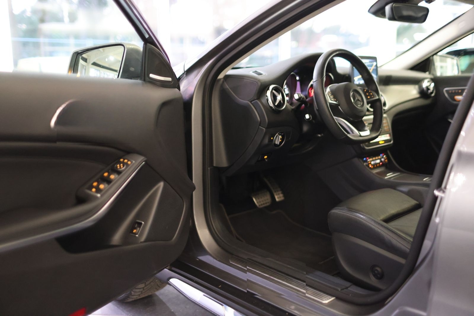 Mercedes-Benz GLA 250 AMG-LINE DISTRONIC / 360°-KAMERA foto 9