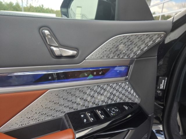 BMW M760 e xDrive Limousine Luftfederung AD Niveau N foto 15