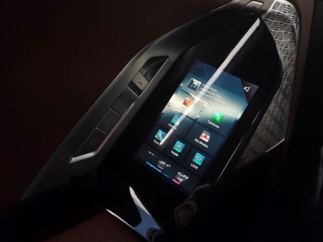 BMW M760 e xDrive Limousine Luftfederung AD Niveau N foto 18