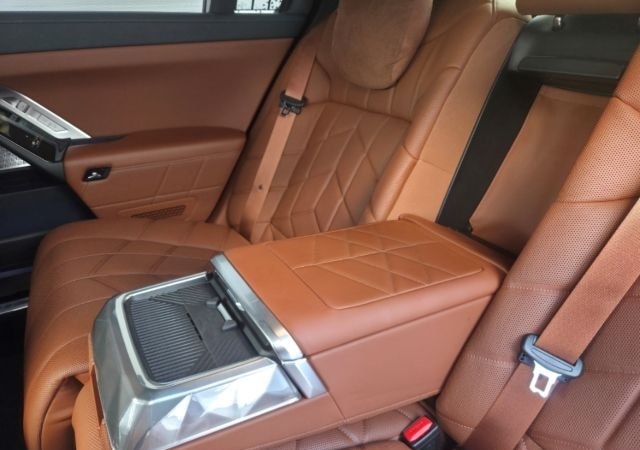 BMW M760 e xDrive Limousine Luftfederung AD Niveau N foto 21