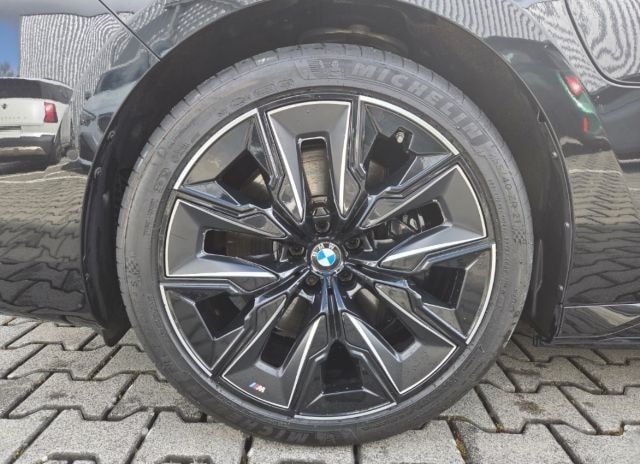 BMW M760 e xDrive Limousine Luftfederung AD Niveau N foto 22