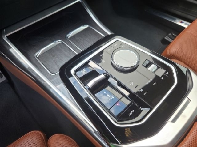 BMW M760 e xDrive Limousine Luftfederung AD Niveau N foto 10