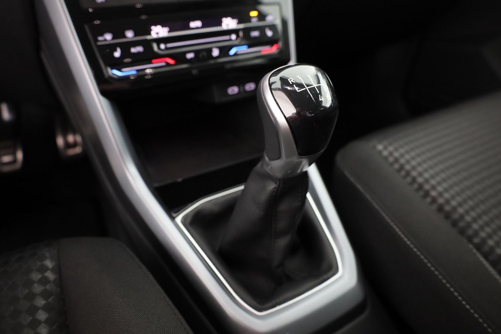 Volkswagen T-Cross 1.0 TSI LED Navi Sitzheizung App Connect foto 14