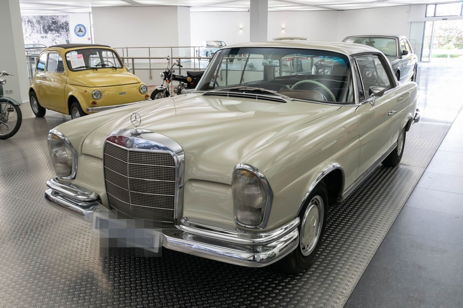 Mercedes-Benz 220 foto 1