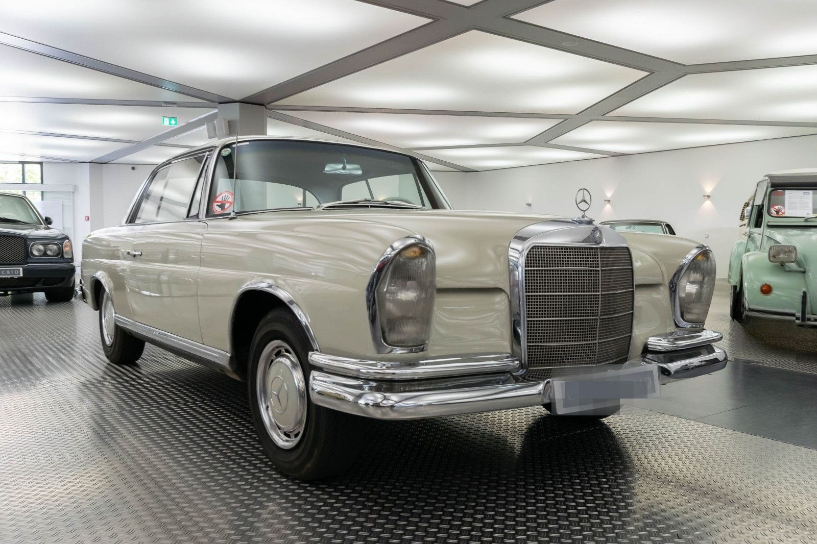 Mercedes-Benz 220 foto 2