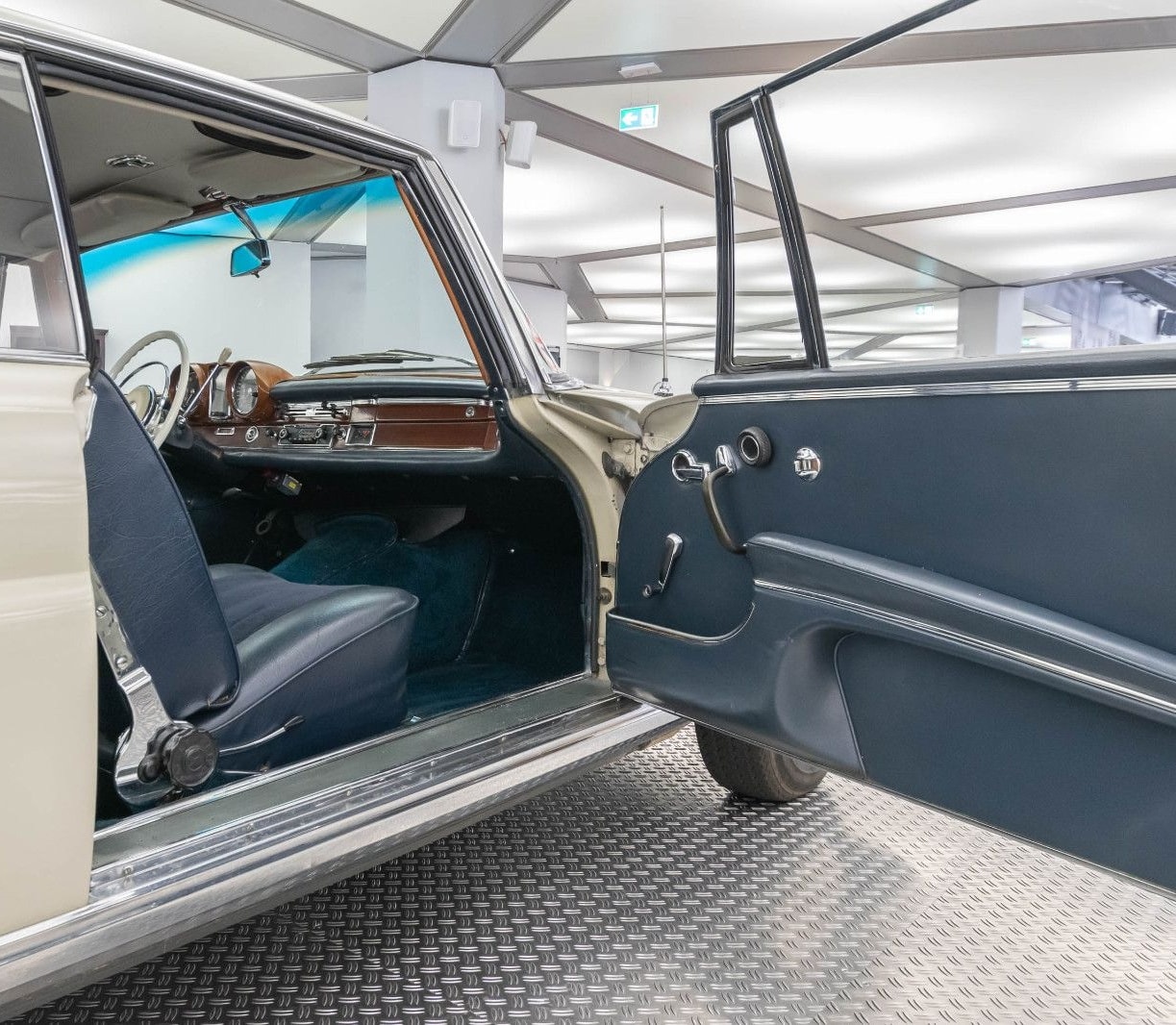 Mercedes-Benz 220 foto 12