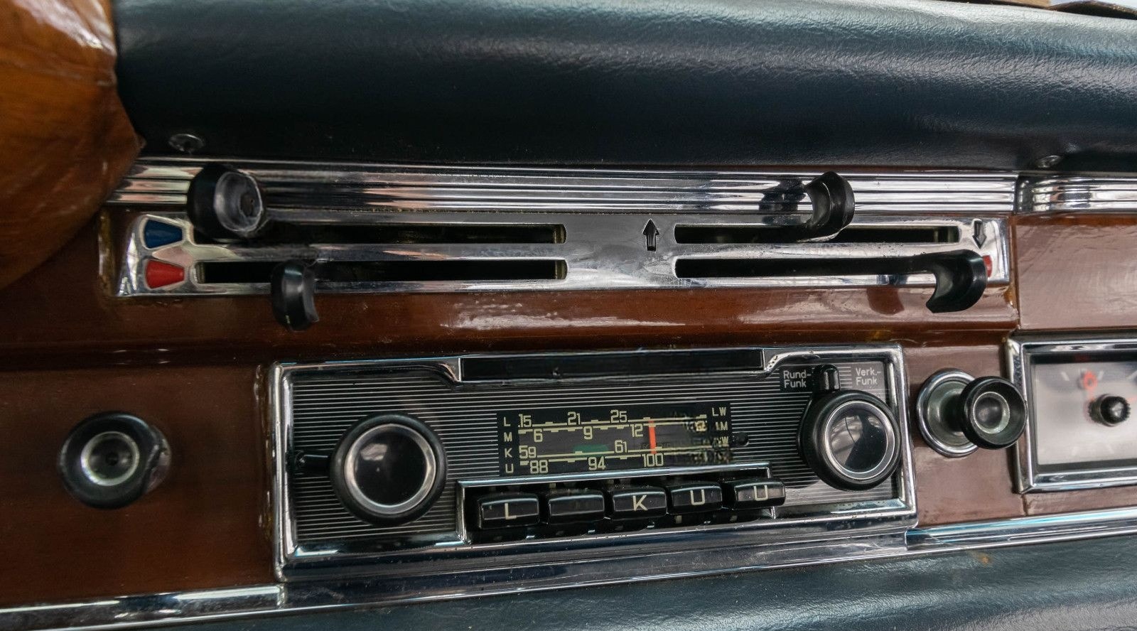 Mercedes-Benz 220 foto 17