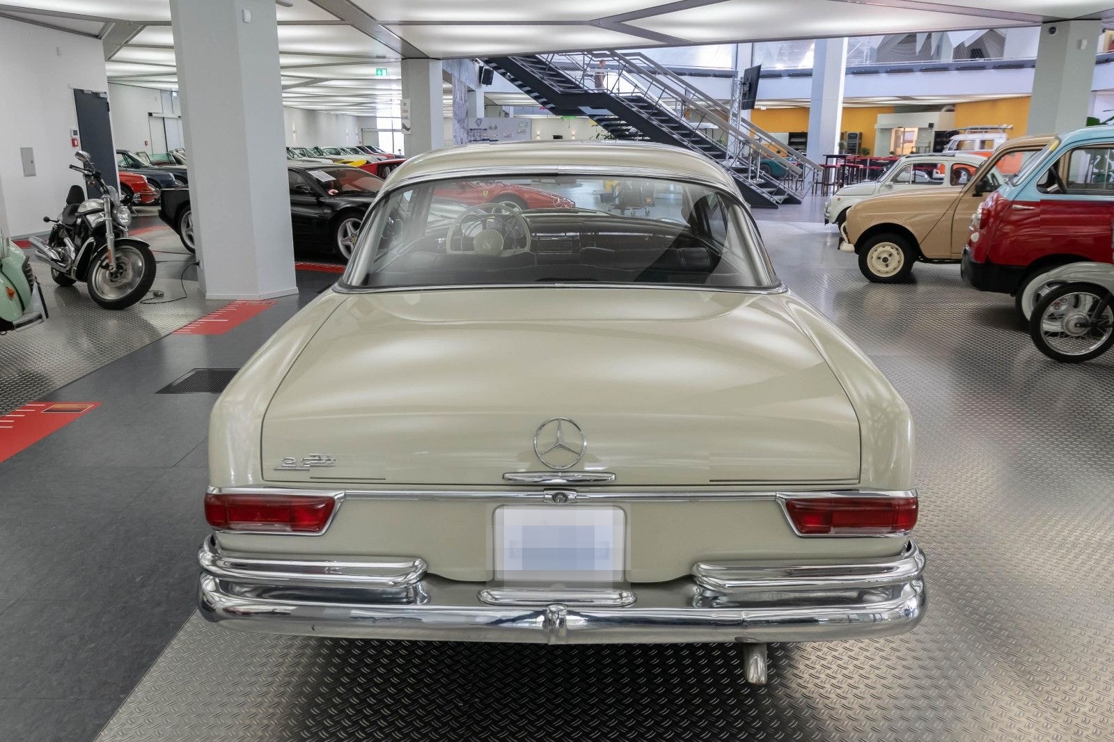 Mercedes-Benz 220 foto 6