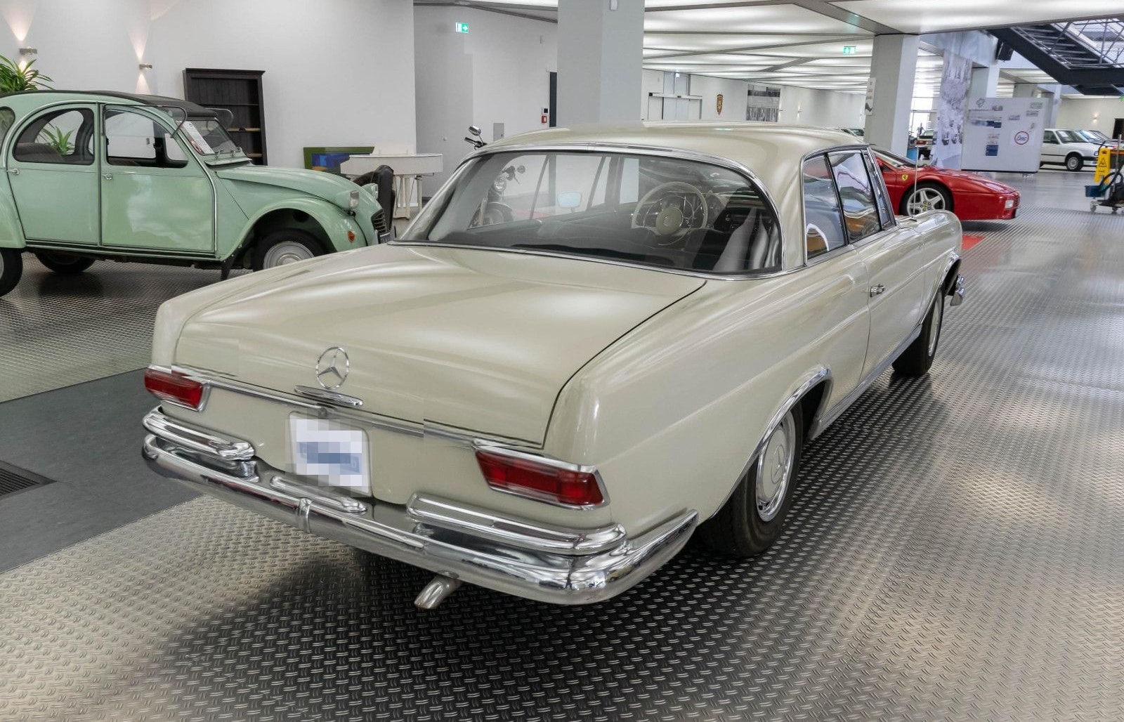 Mercedes-Benz 220 foto 7