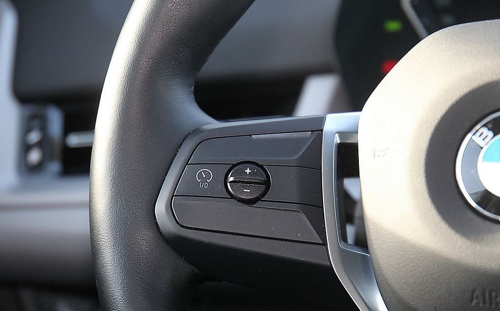 BMW X2 sDrive 20i MHD STEPTRONIC NAVI AHK KAMERA LED foto 14