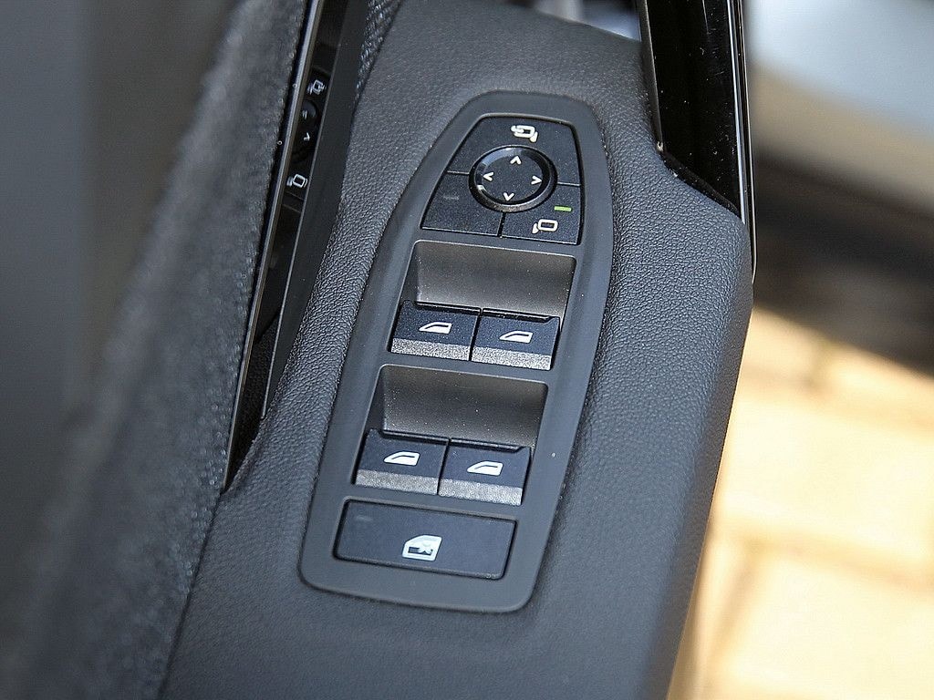 BMW X2 sDrive 20i MHD STEPTRONIC NAVI AHK KAMERA LED foto 15