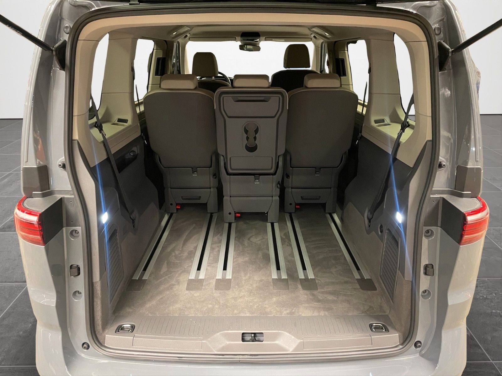 Volkswagen T7 Multivan Basis LED QI SHZ MFL Navi DAB foto 11