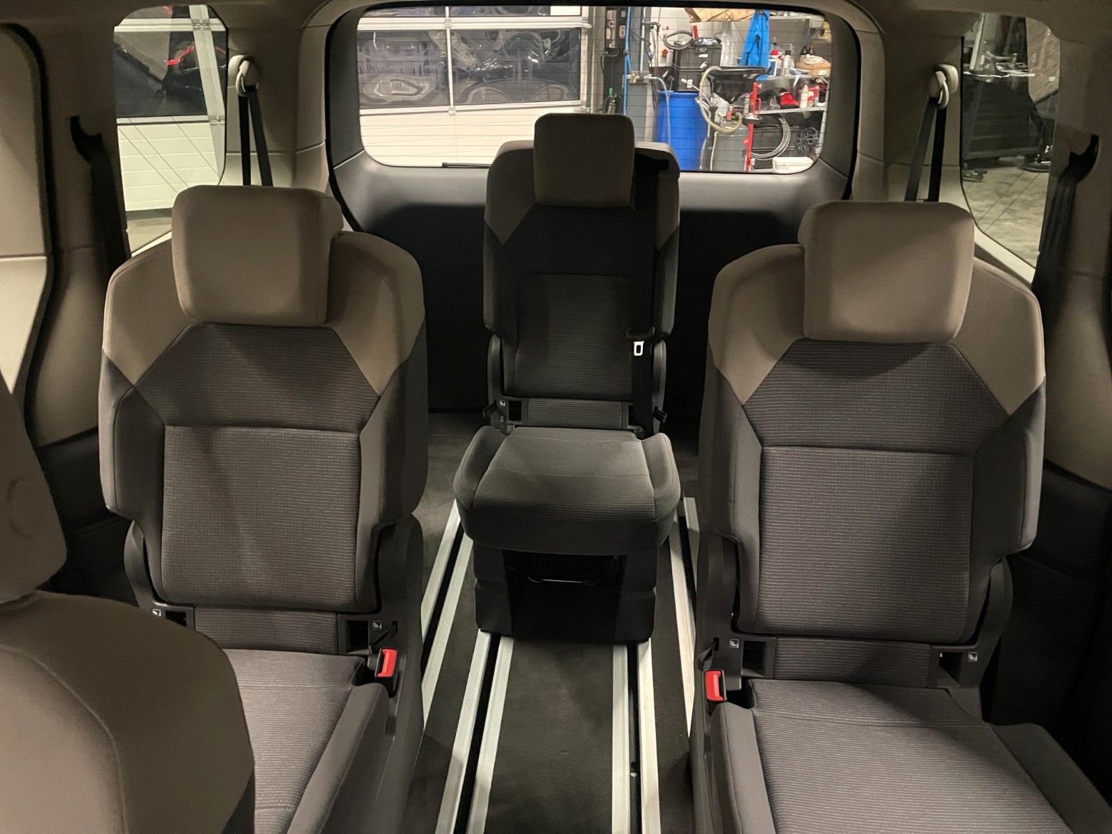 Volkswagen T7 Multivan Basis LED QI SHZ MFL Navi DAB foto 24