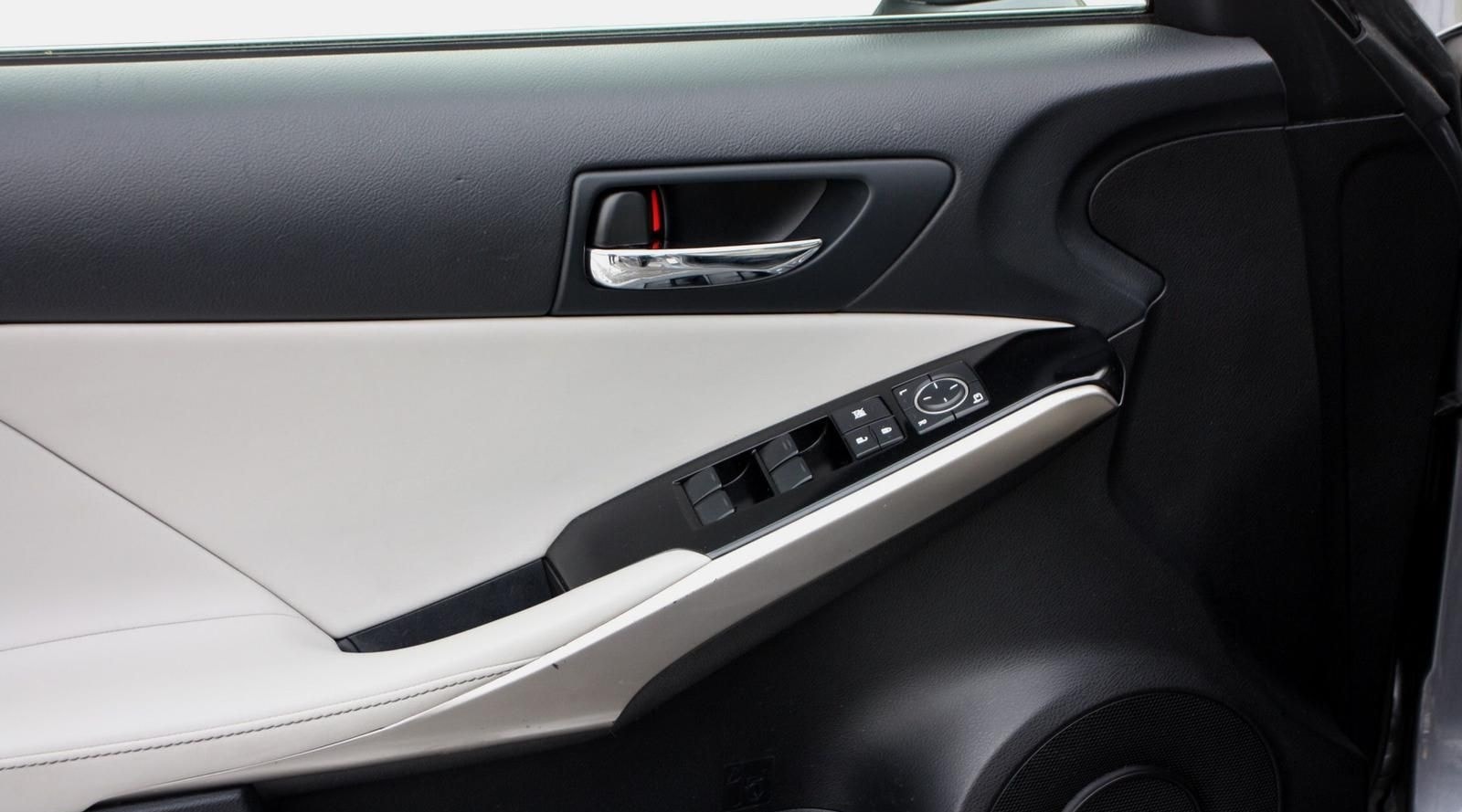 Lexus IS 250 2.5 V6 Executive Line 1. Hand TÜV neu foto 5