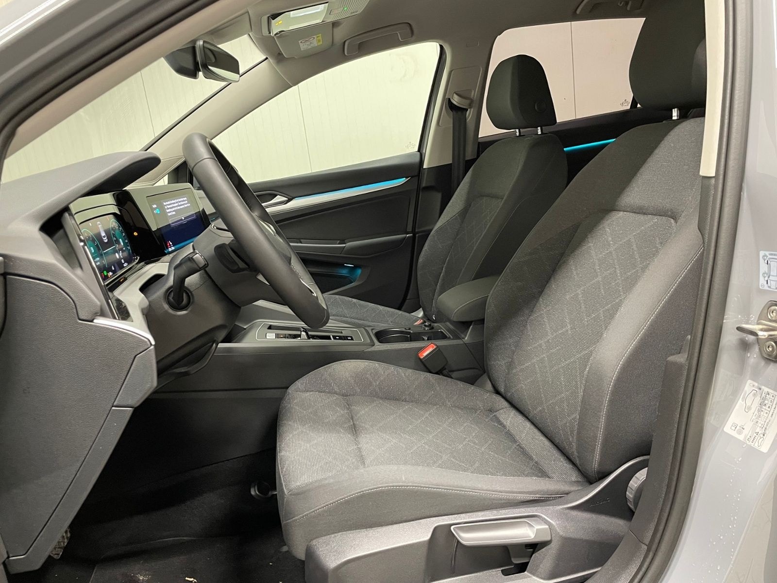 Volkswagen Golf VIII Life 1.0 eTSI DSG RFK NAVI ACC SHZ foto 19