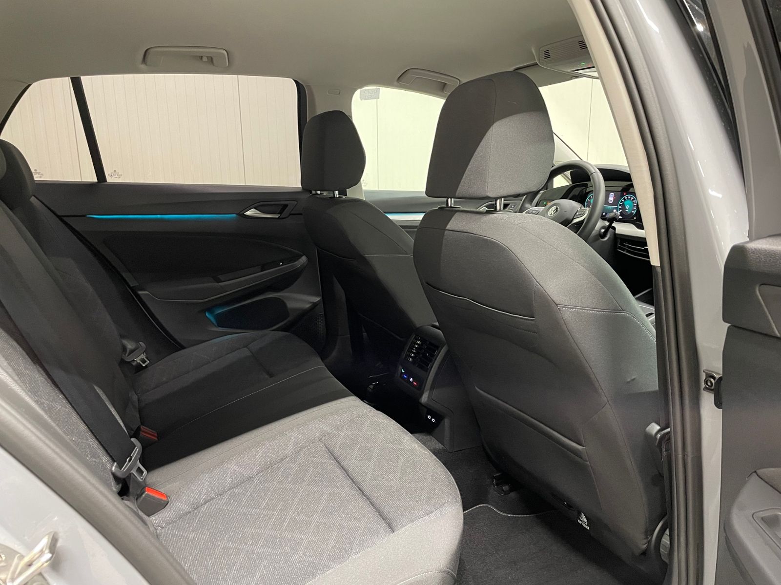 Volkswagen Golf VIII Life 1.0 eTSI DSG RFK NAVI ACC SHZ foto 24