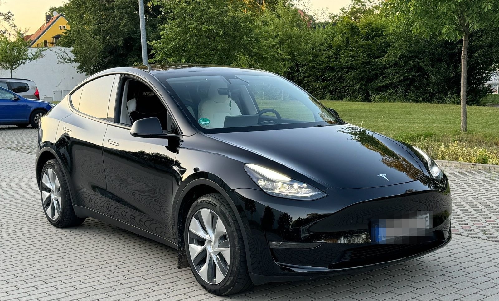 Tesla Model Y Long Range Dual Motor AWD foto 1