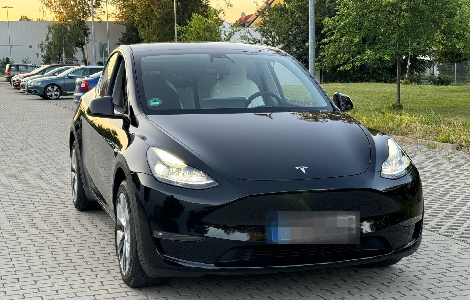 Tesla Model Y Long Range Dual Motor AWD foto 2