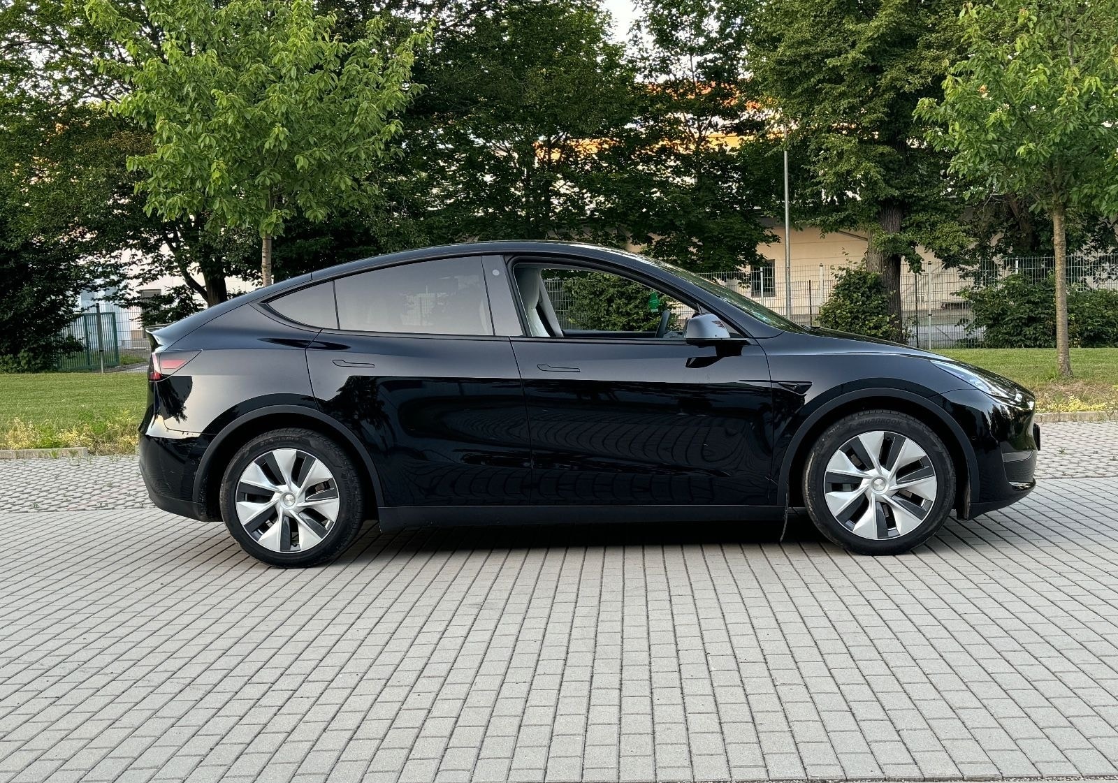 Tesla Model Y Long Range Dual Motor AWD foto 12