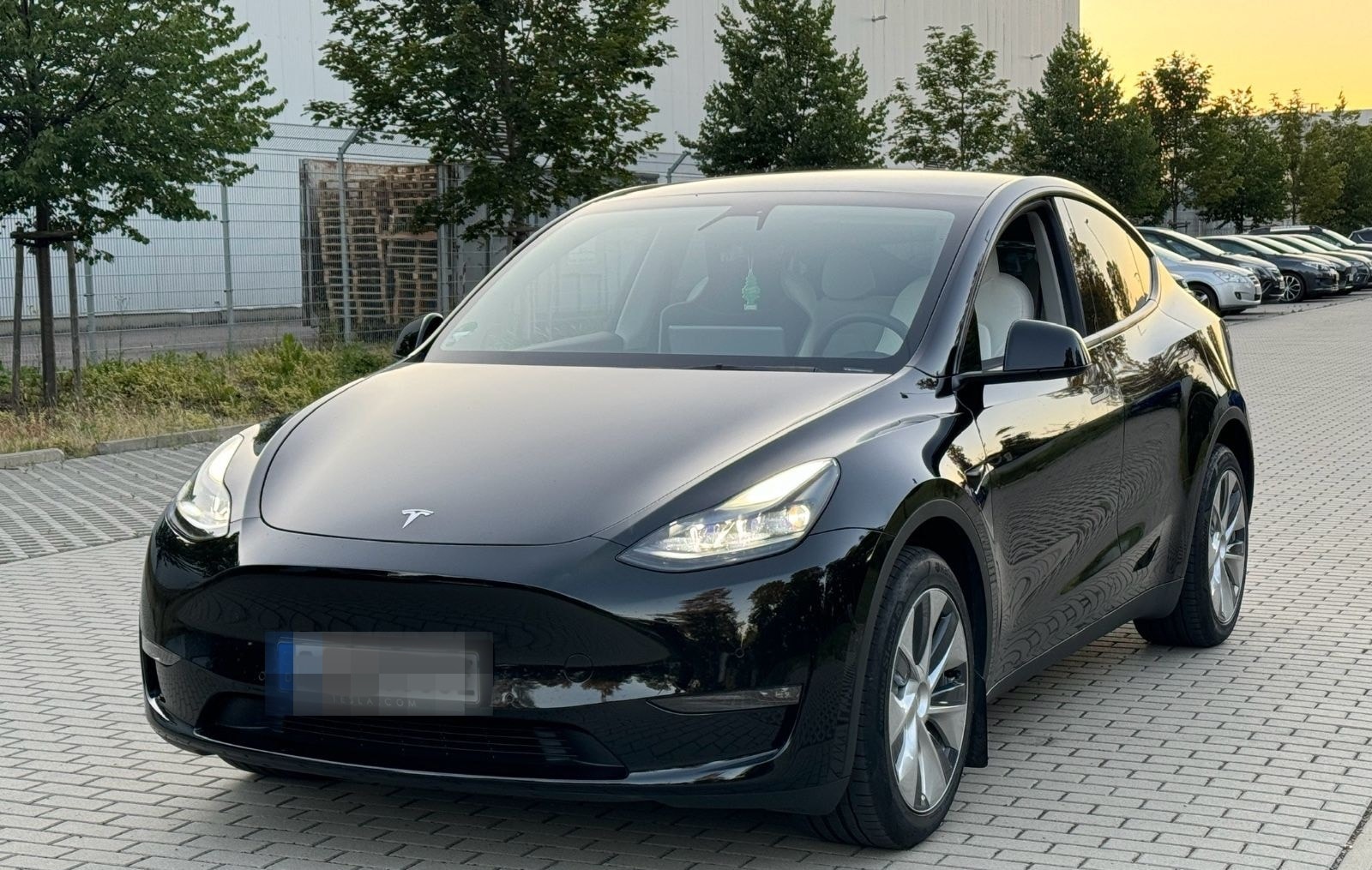 Tesla Model Y Long Range Dual Motor AWD foto 4