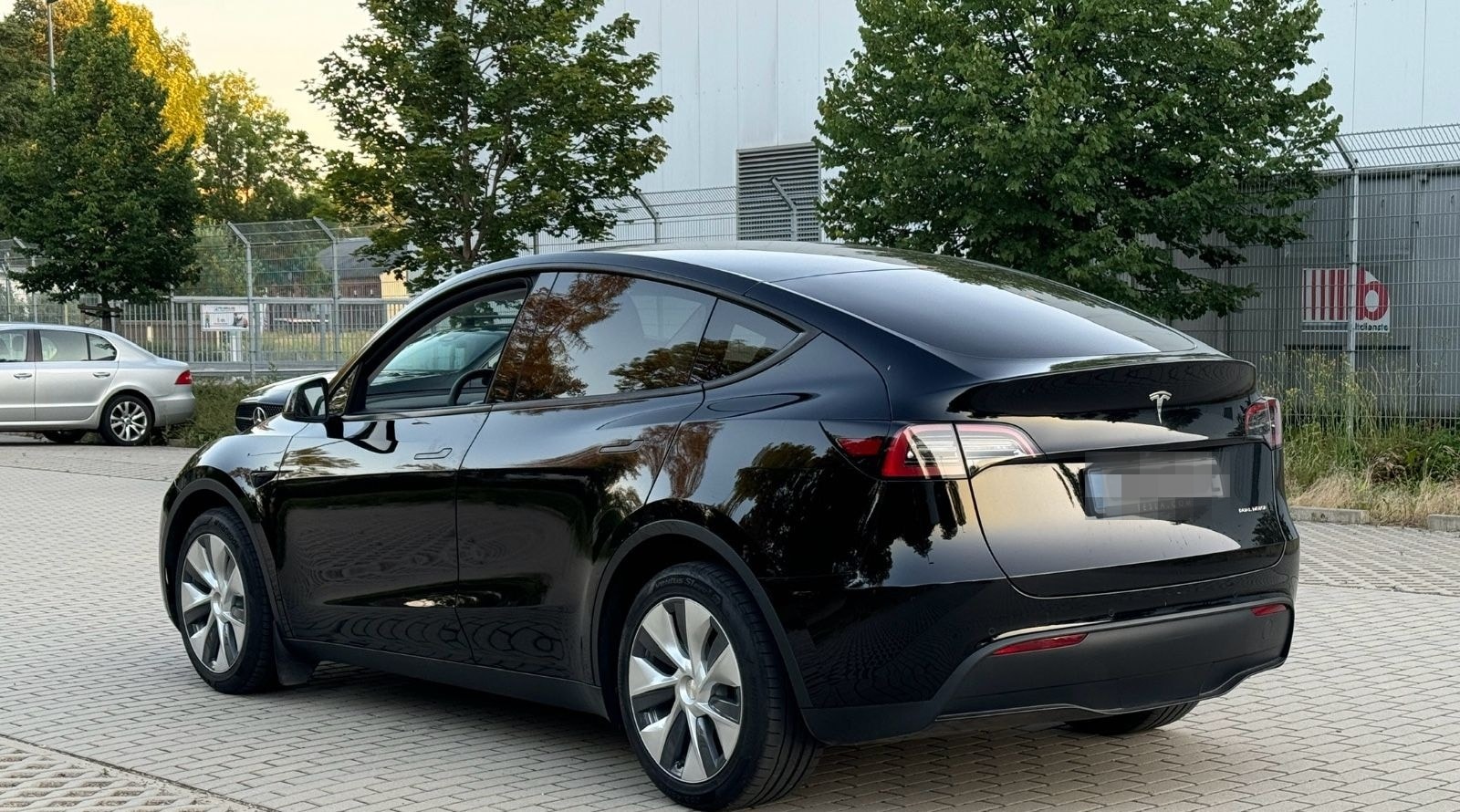 Tesla Model Y Long Range Dual Motor AWD foto 7