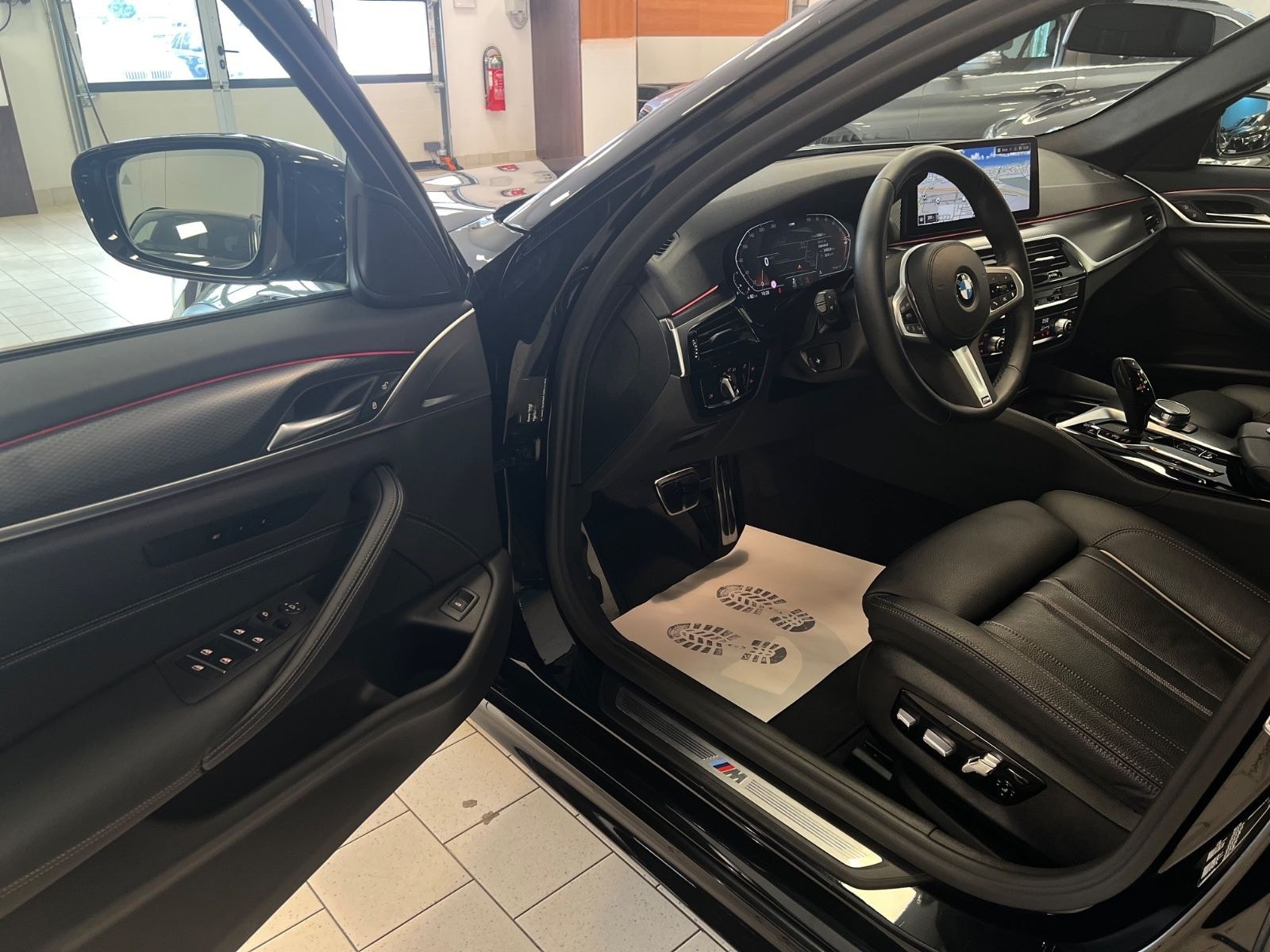 BMW 530i/Aut/LCPProf/Panor/KomfStz/P&DrivAs/M-Sport foto 12