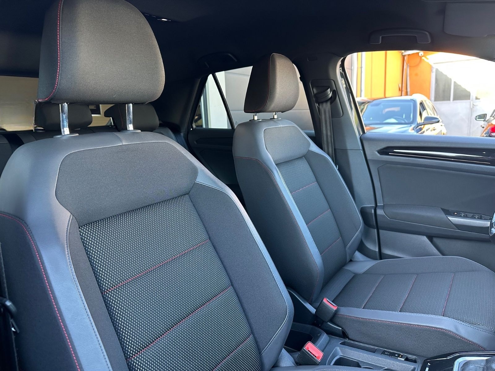 Volkswagen T-Roc 2.0 TDI DSG **R-Sport Paket** foto 12