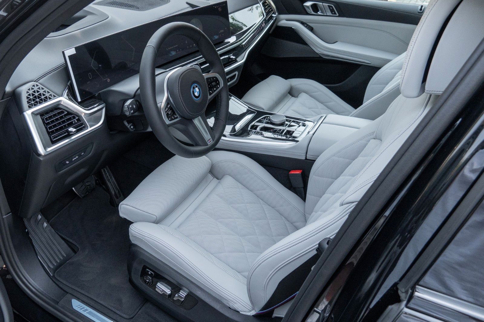 BMW X5 50e M SPORT.DR.ASS.LUFT.PANO.360°.H/K.AHK.22" foto 11