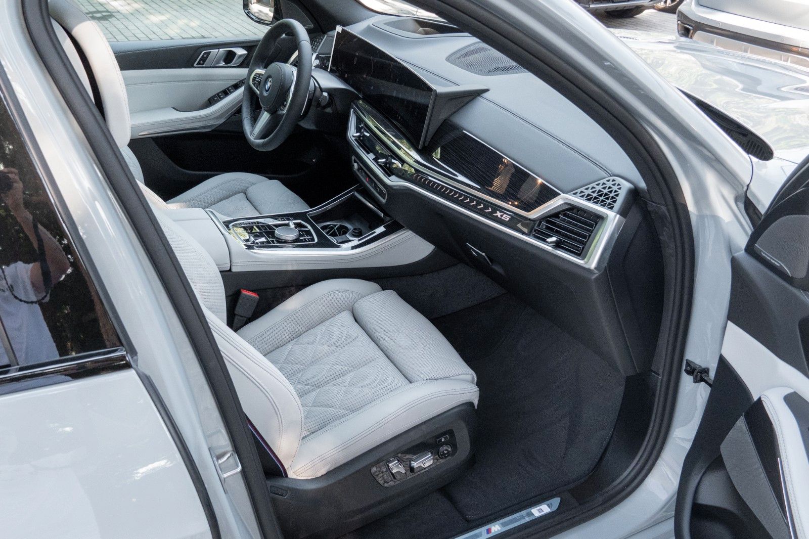 BMW X5 50e M SPORT.LUFTF.DR.ASS.PANO.H/K.360°.AHK.22 foto 22