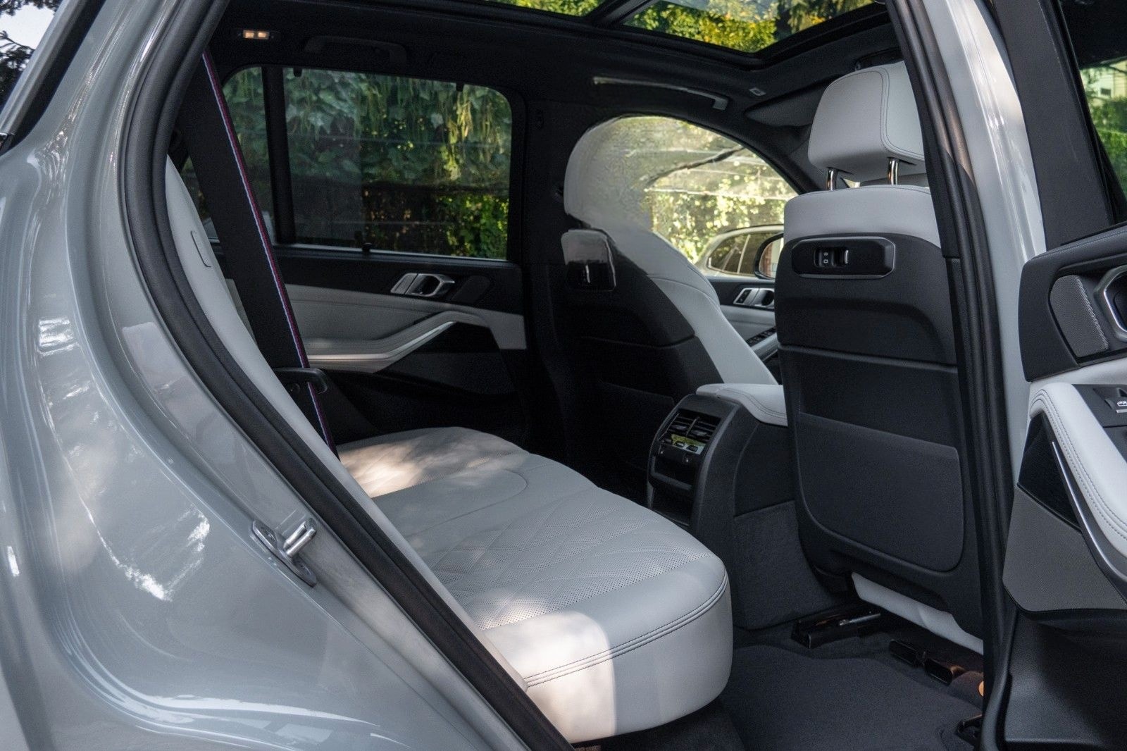 BMW X5 50e M SPORT.LUFTF.DR.ASS.PANO.H/K.360°.AHK.22 foto 23