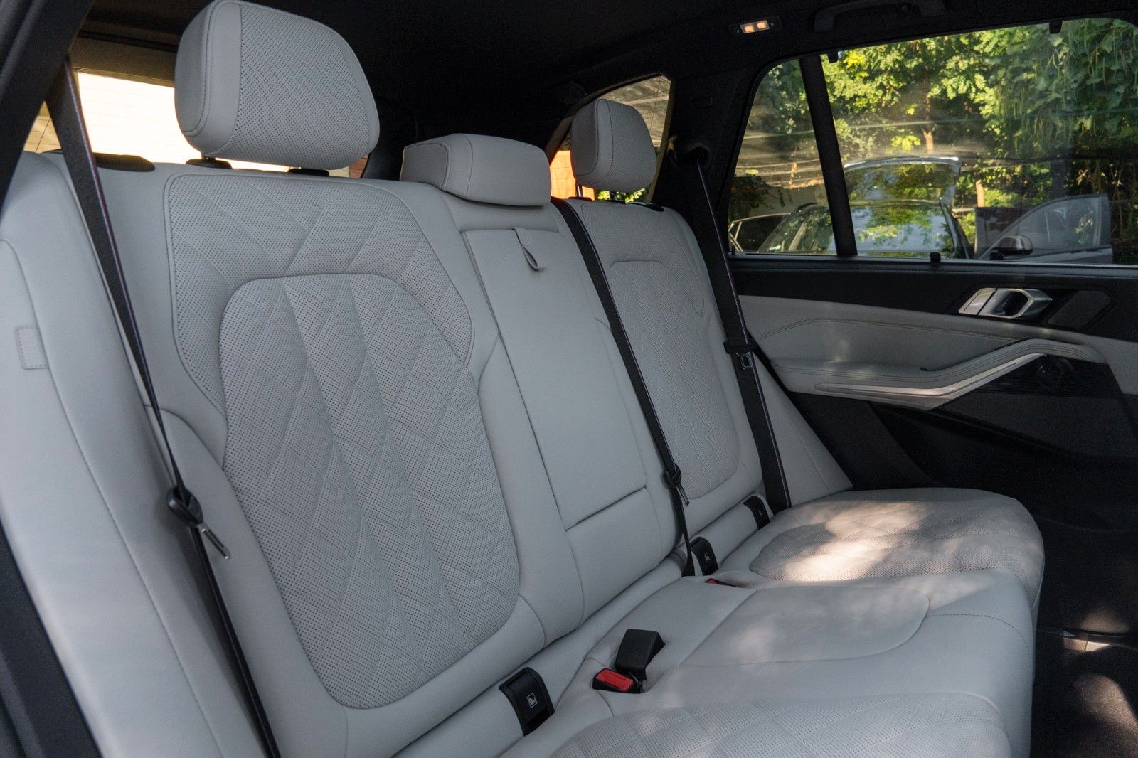 BMW X5 50e M SPORT.LUFTF.DR.ASS.PANO.H/K.360°.AHK.22 foto 24