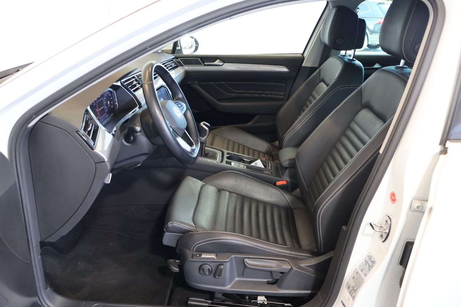 Volkswagen Passat 2.0 TDI Bus.AID+MATRIX+360°+KEY+LEDER+AHK foto 11