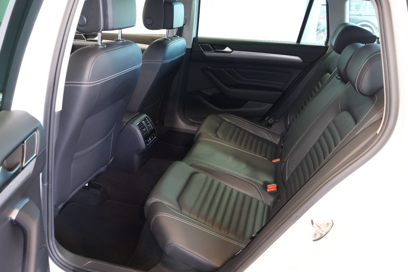 Volkswagen Passat 2.0 TDI Bus.AID+MATRIX+360°+KEY+LEDER+AHK foto 12