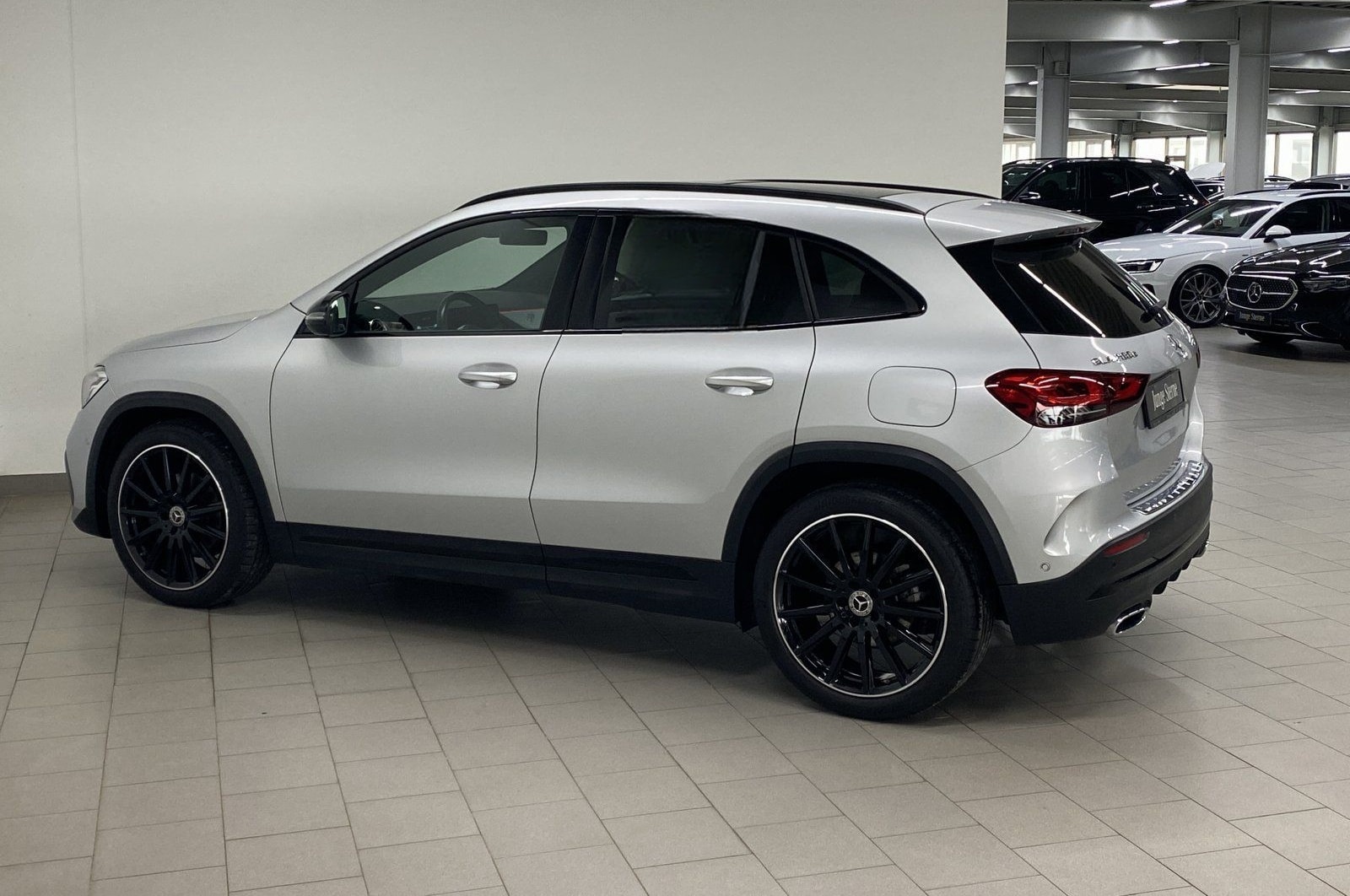 Mercedes-Benz GLA 200 d 4M AMG NIGHT+20"AMG+PANO+DIST+KAM+AMBI foto 2