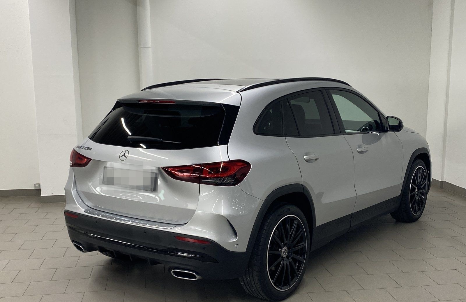 Mercedes-Benz GLA 200 d 4M AMG NIGHT+20"AMG+PANO+DIST+KAM+AMBI foto 17