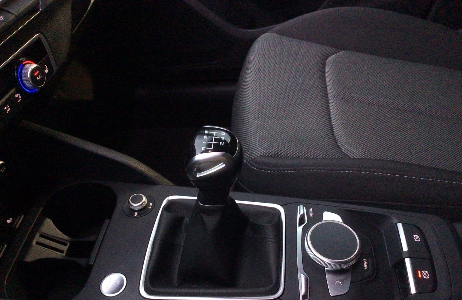 Audi Q2 30 TDI KAMERA eKLAPPE SPORTSITZE foto 11