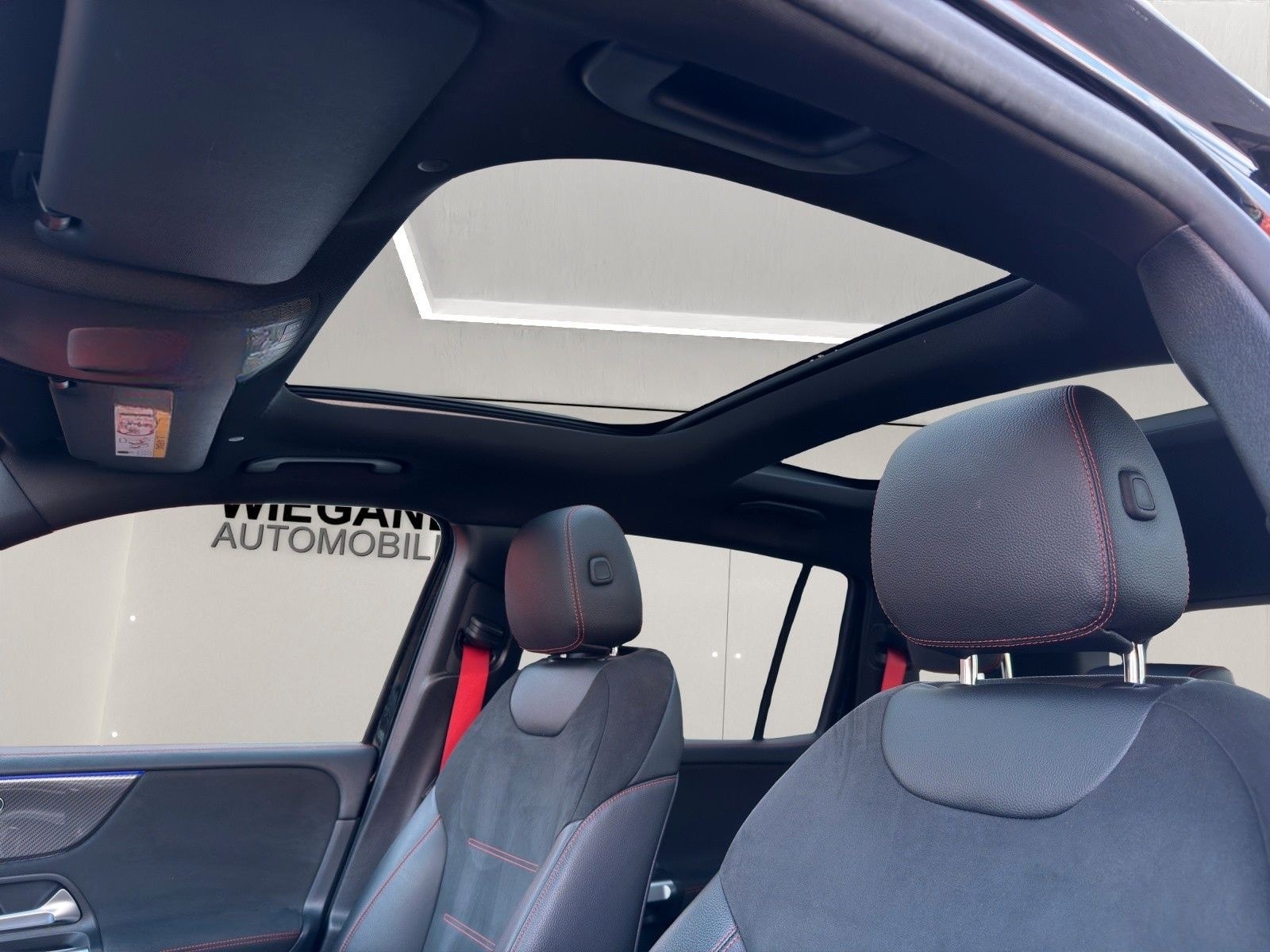 Mercedes-Benz GLB 35 AMG Mercedes-AMG GLB 35 4MATIC DCT foto 14